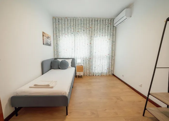 City Center Grand Apartment With Seaview Terrace By Vacationy