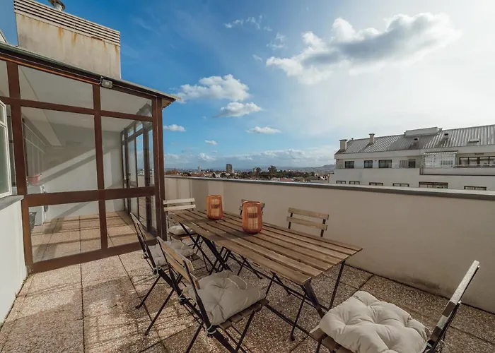City Center Grand Apartment With Seaview Terrace By Vacationy